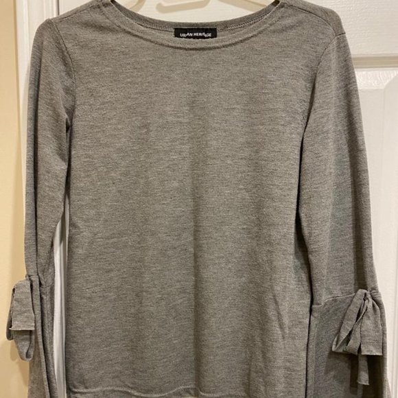 URBAN HERITAGE // Bell Sleeve Sweater - Picture 2 of 4